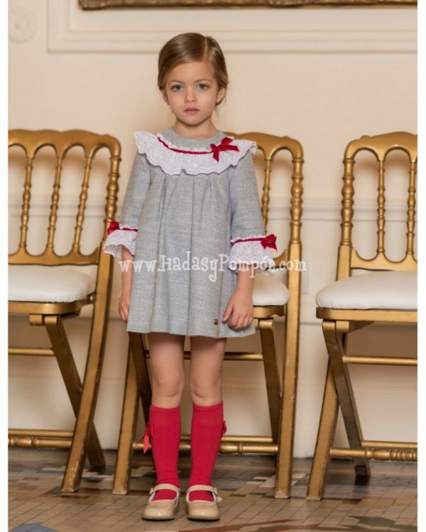 Vestido Azul y Lazos Rojos